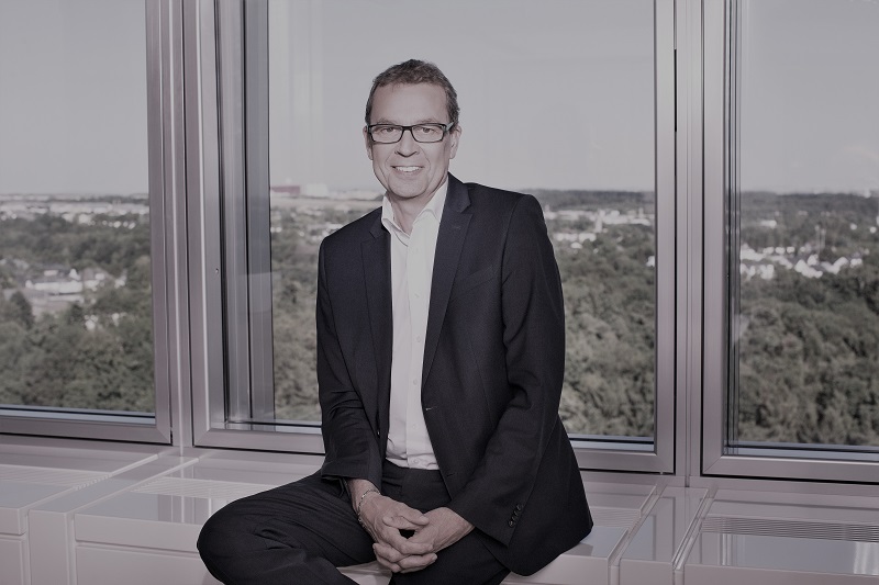 Gouvernement 2013-2018 : portrait officiel de Camille Gira (août 2015)