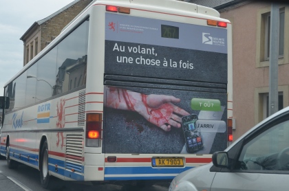 Au volant, une chose à la fois.  (Jpeg, 102 Kb)
